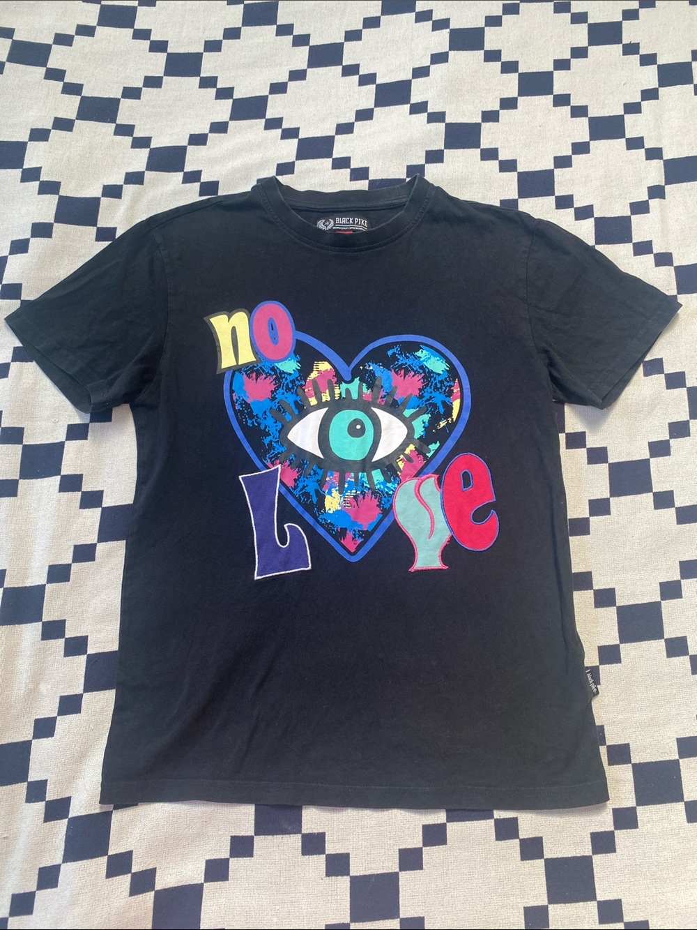Black Pike no love abstract heart and eye graphic t shirt size S